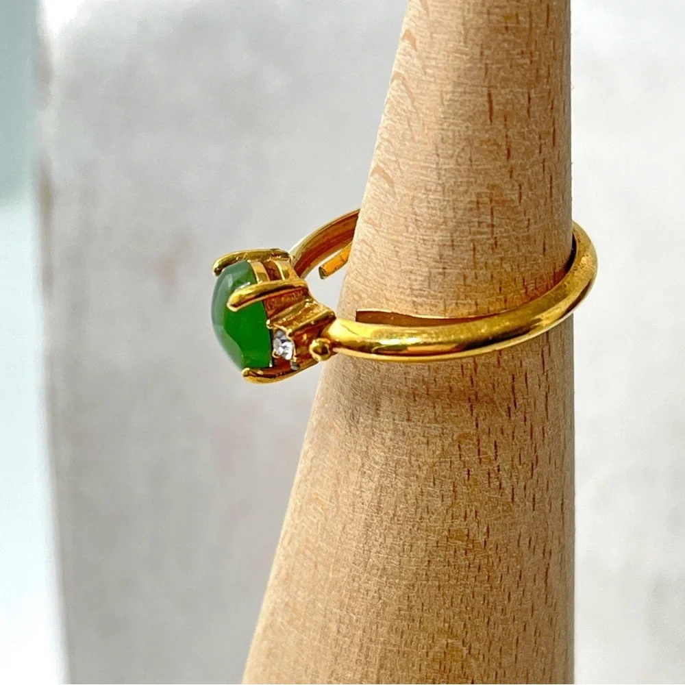 Vintage Jade Oriental Gold Setting Ring